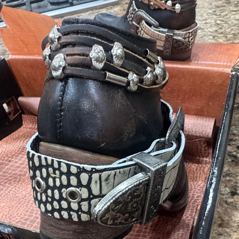 Freebird "saloon" Black and Tan Ankle Boots with Silver Details - Picture 6 of 8